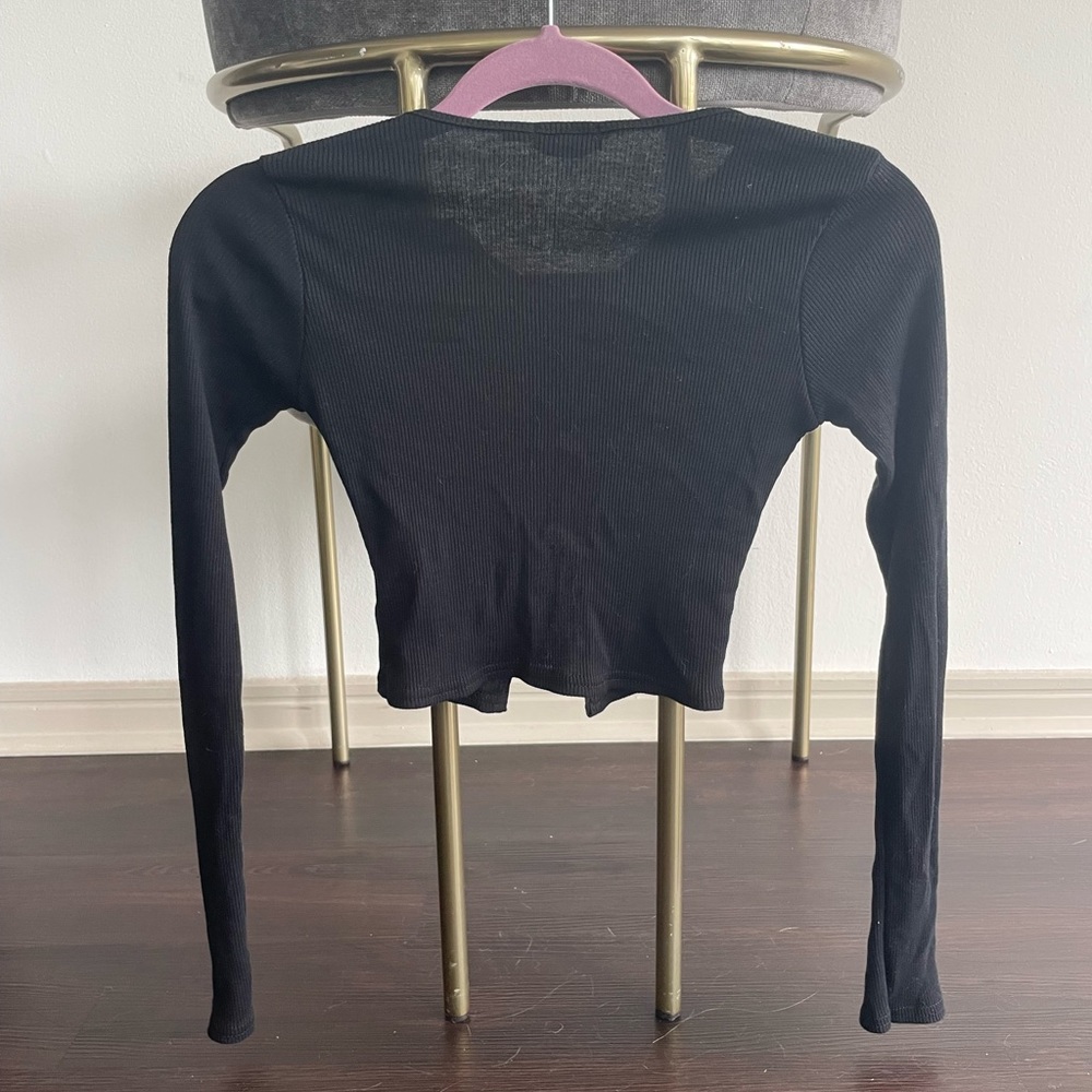 PrettyLittleThing black long sleeve - Picture 3 of 3